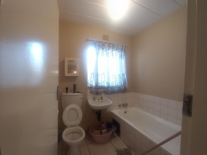 A  GROUND FLOOR APARTMENT - Photo 6