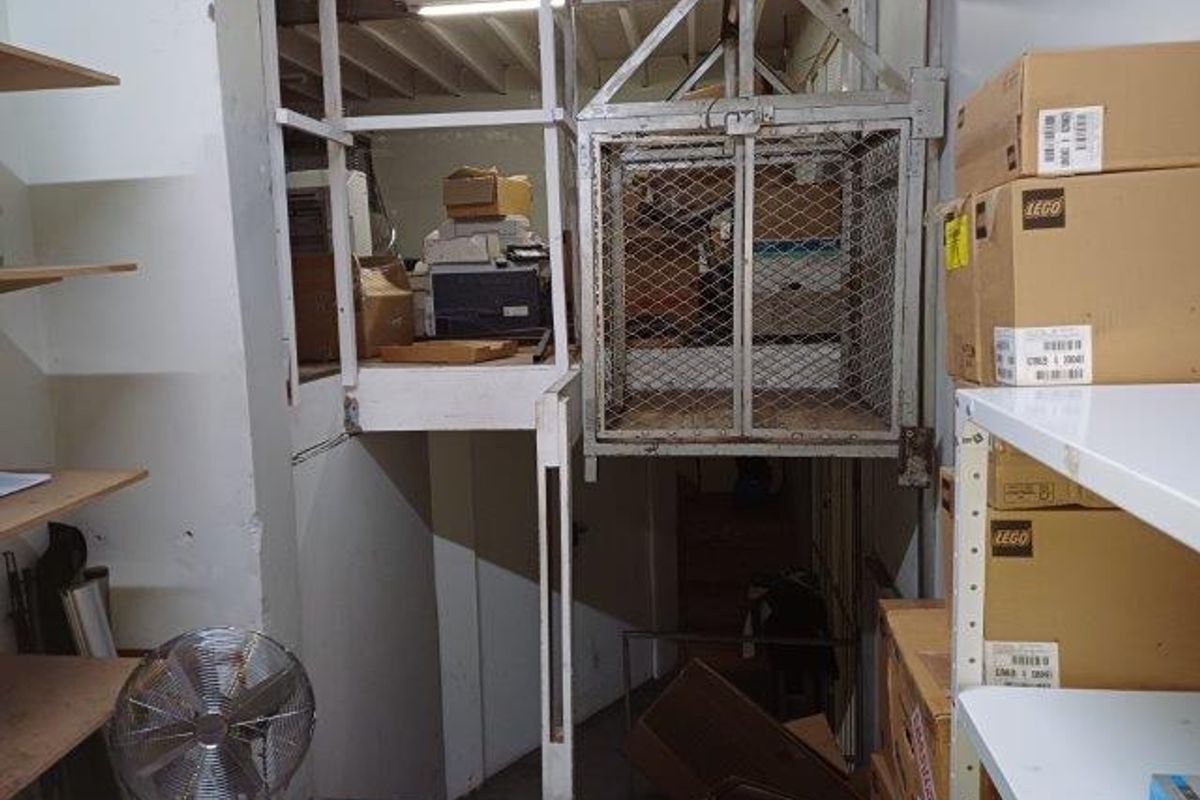 LARGE OPEN OFFICE & RETAIL FOR SALE - Photo 5