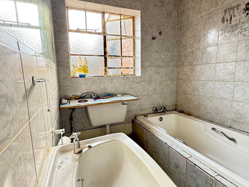 Convenient Living: 3-Bed Home with Extra Income Options - Photo 9