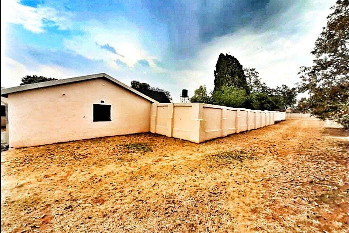 "An ideal home featuring a vast expanse of land of 2.5 Hectares" - Photo 4