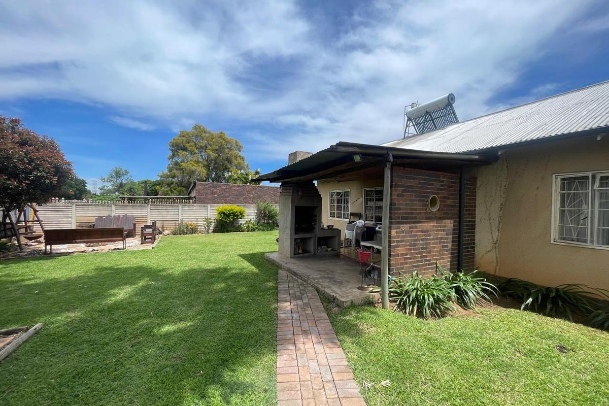 Beautiful Home in a Quiet Street - Photo 2