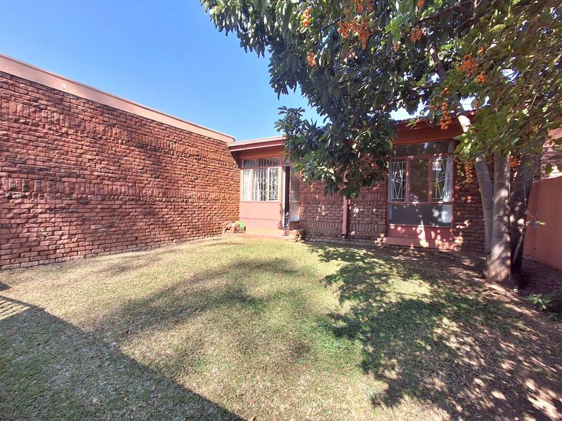 Two bedrooms Townhouse for sale in Hermanstad Pretoria West - Photo 5