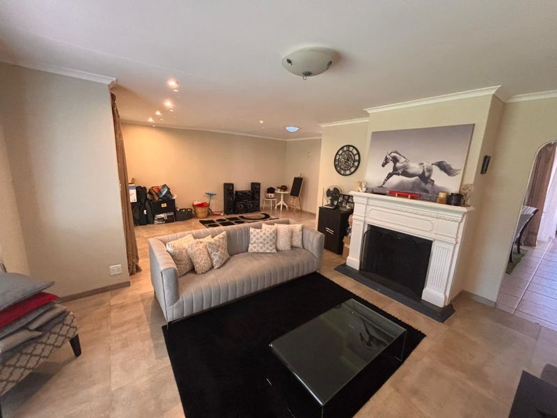 Spacious Family Townhouse To Rent in Secure Amberfield Estate, Hillcrest - Photo 3