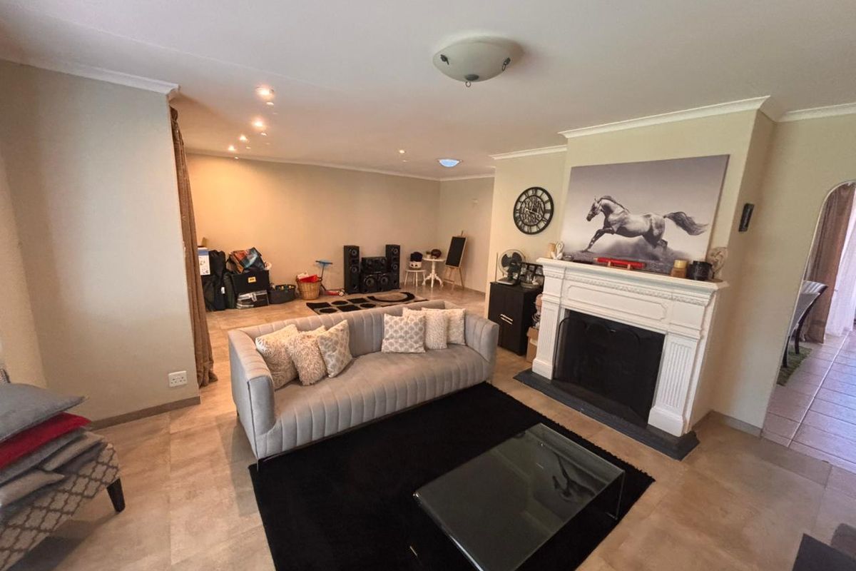 Spacious Family Townhouse To Rent in Secure Amberfield Estate, Hillcrest - Photo 3