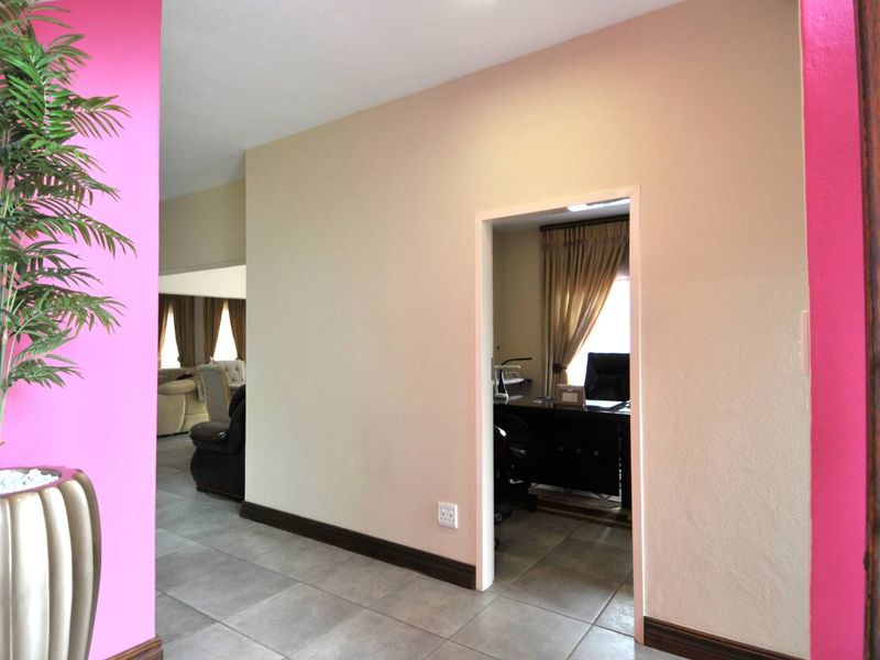 A Prime Rental in Willow Acres Estate - Photo 4