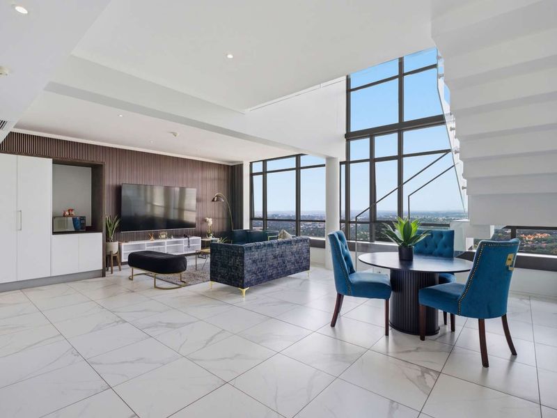 Sky-High Living: Stunning Sandton Penthouse with Panoramic Views - Photo 3