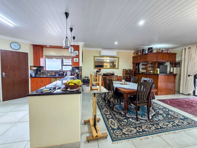 Neat family home for sale in Stilbaai-Wes. - Photo 8