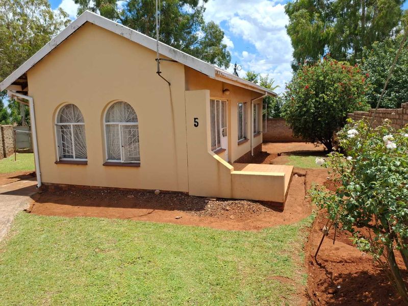 Coy 3 bed house for Beginners next to a primaryschool - Photo 3