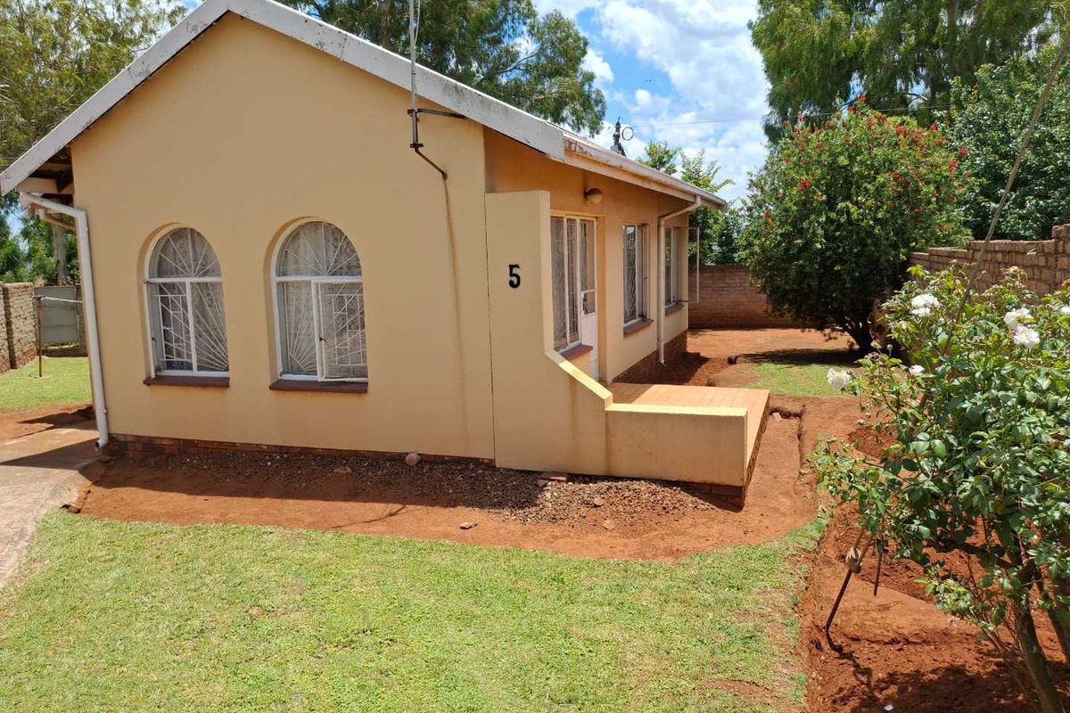 Coy 3 bed house for Beginners next to a primaryschool - Photo 3