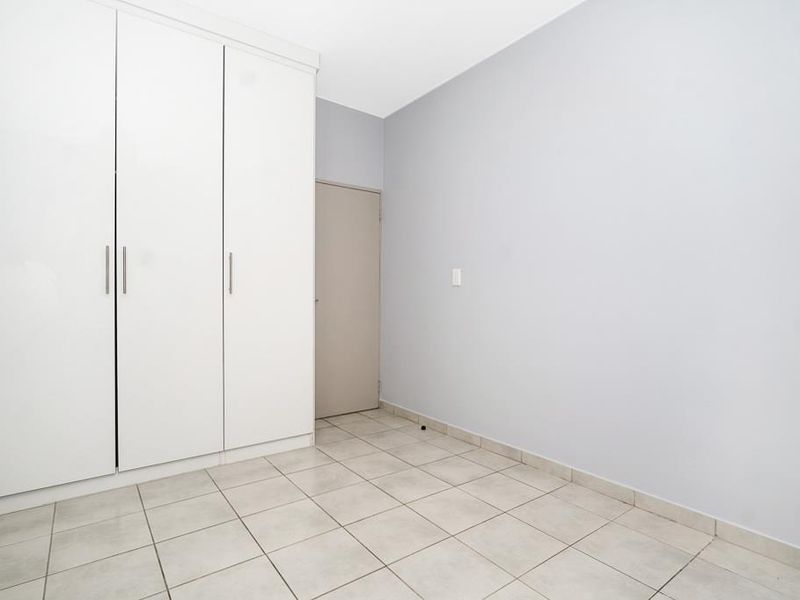 SPACIOUS GROUND FLOOR UNIT - Photo 10