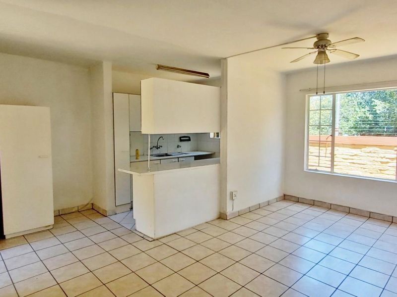 Charming Ground Floor Pet-Friendly Unit in Secure Complex - Photo 5