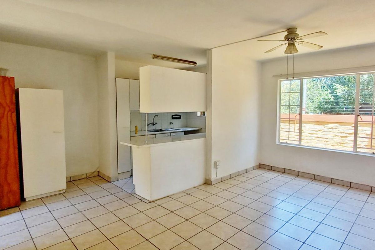 Charming Ground Floor Pet-Friendly Unit in Secure Complex - Photo 5