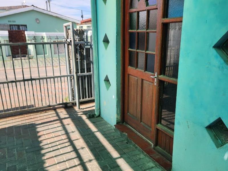 Charming 3-Bedroom Home for Sale in B Section, Khayelitsha - Photo 5