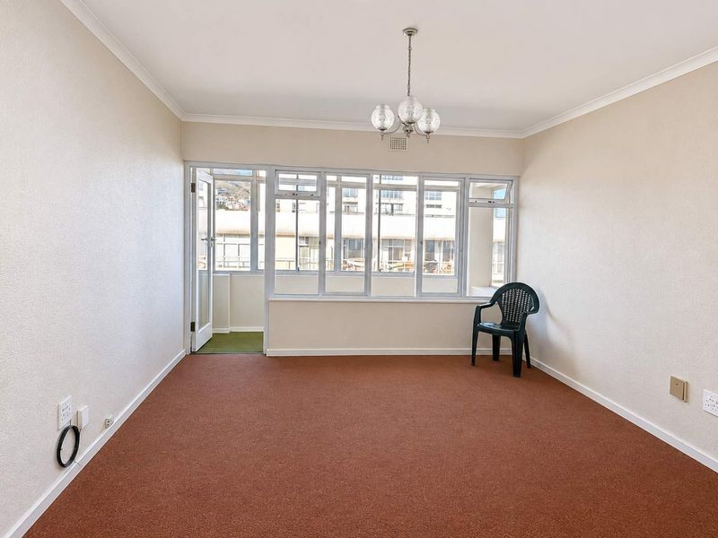 Spacious 1-Bedroom Apartment with Green Point Park & Ocean Views - Photo 4