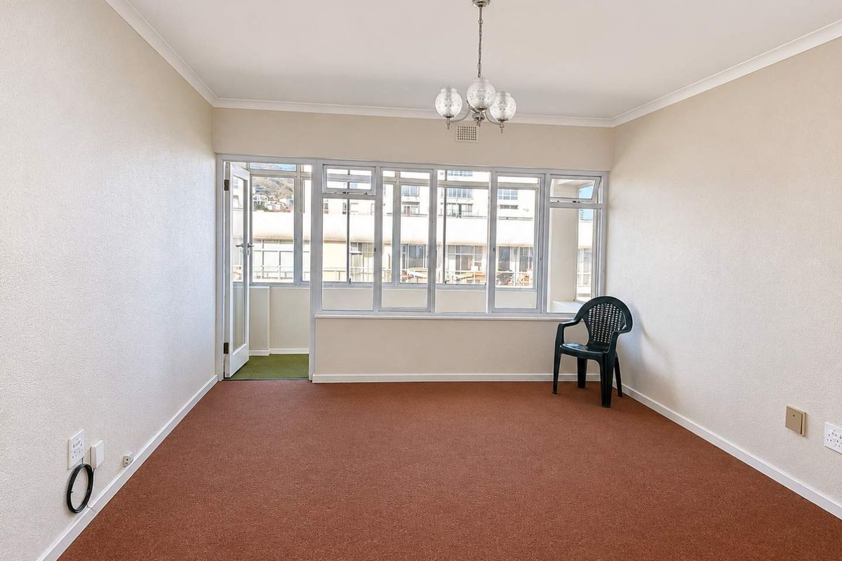 Spacious 1-Bedroom Apartment with Green Point Park & Ocean Views - Photo 4