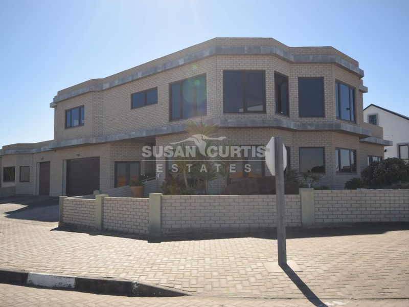 HOUSE WITH FLAT FOR SALE IN KRAMERSDORF - Photo 1