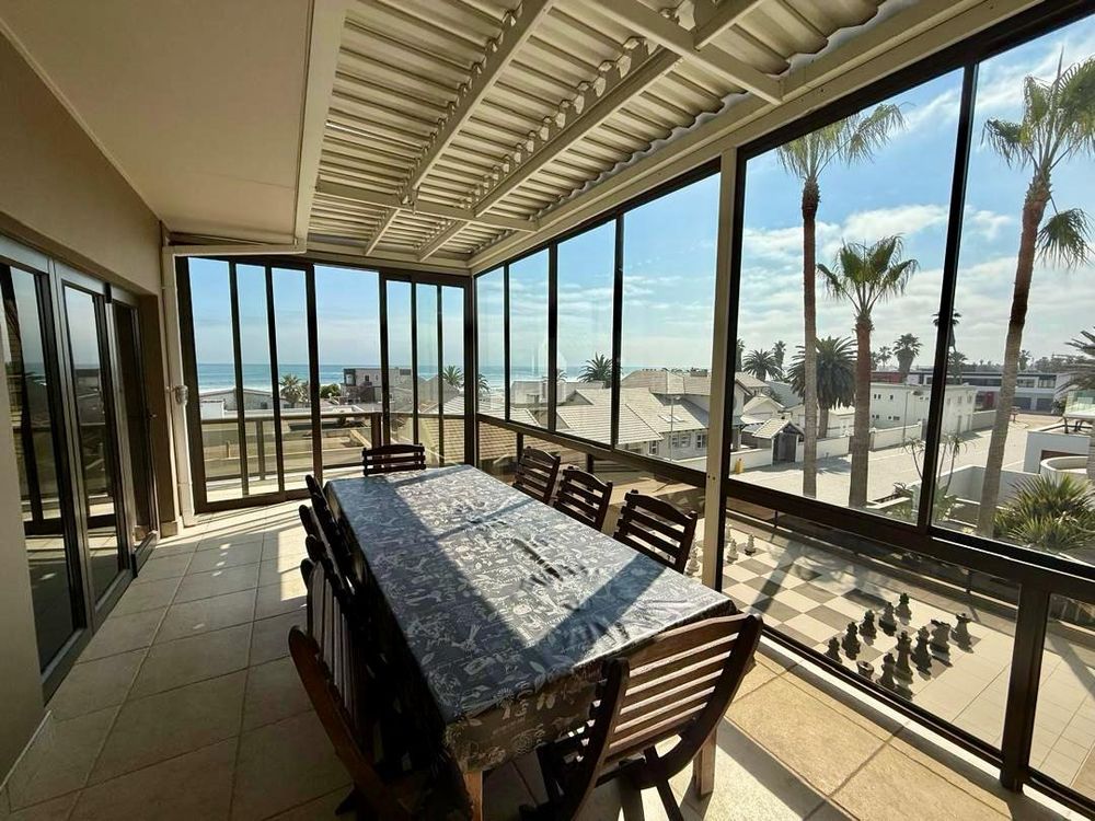 Enclosed balcony with BBQ and sea view