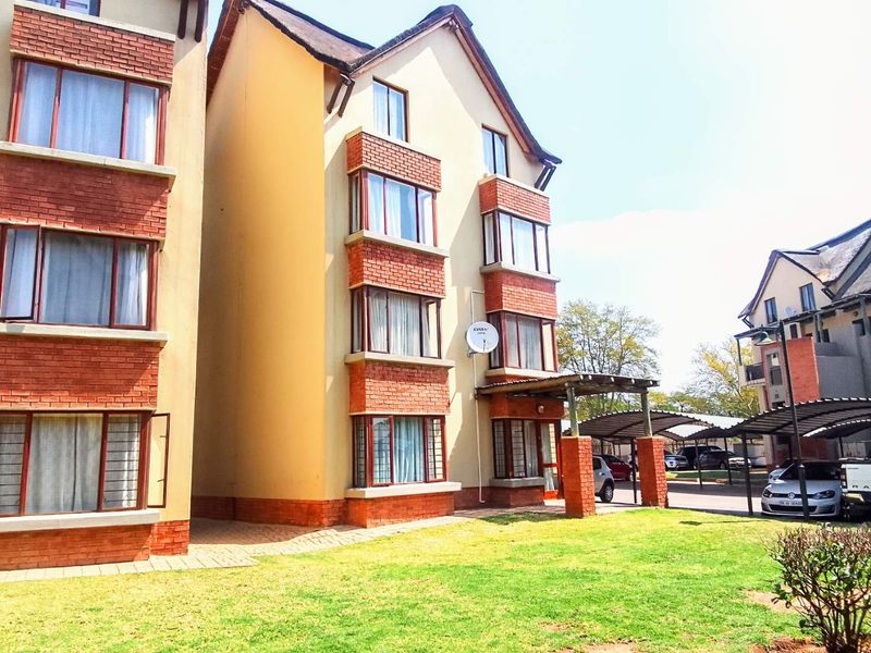 Enjoy peace of mind with 24-hour security - Photo 2