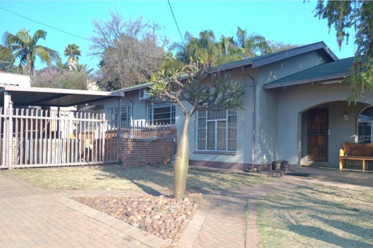 Spacious abode - Photo 2