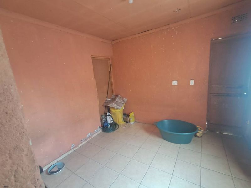 9 Bedroom Family House In Ntsonalanga - Photo 8