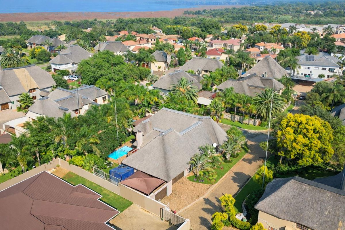 Dual Mandate Property: Exceptional Family Home with Prime Features - Photo 3