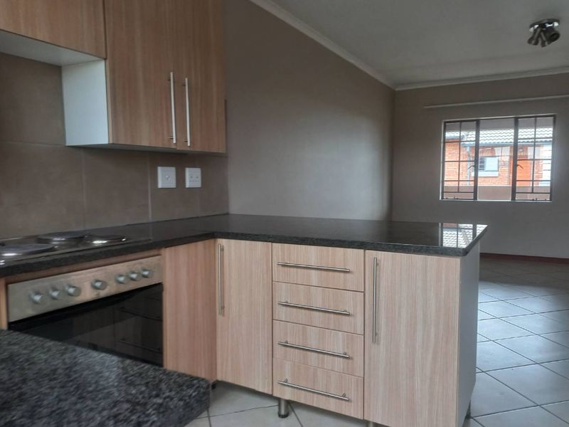 Apartment for sale in Midrand - Photo 6