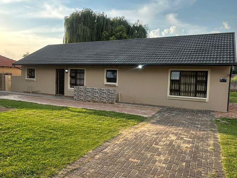 Exquisite Move-In Ready Family Home in Secure Brackendowns - Photo 7
