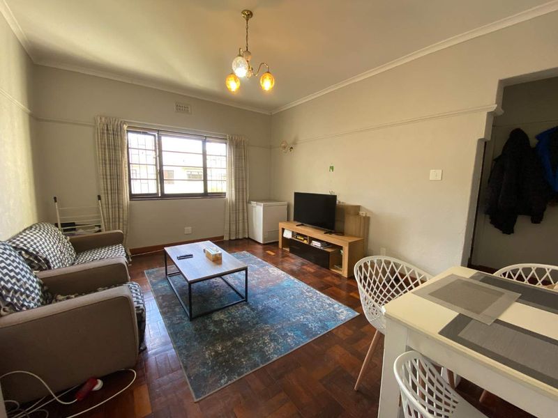 Good old fashioned Value. UCT students dream home. - Photo 7