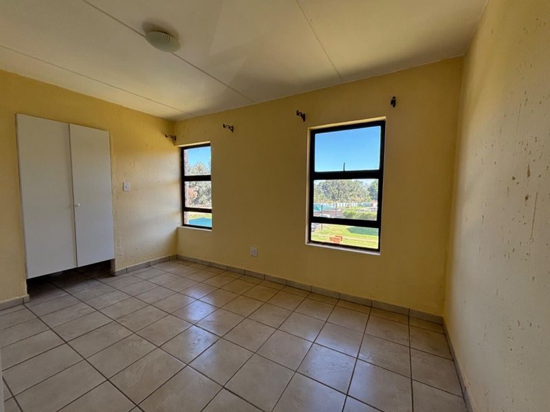 Bright & Beautiful 2-Bedroom, 2-Bathroom Apartment with Balcony - Photo 9