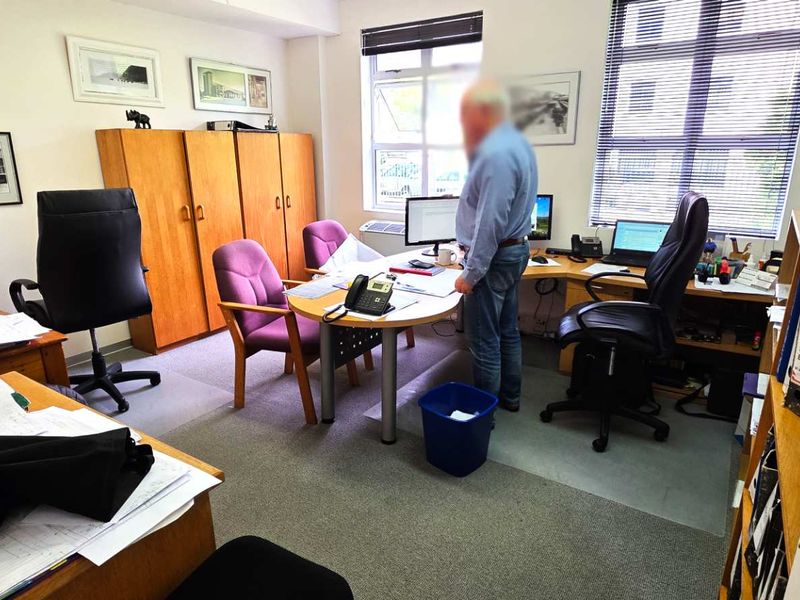 Spacious First Floor Office in Westlake - Photo 4
