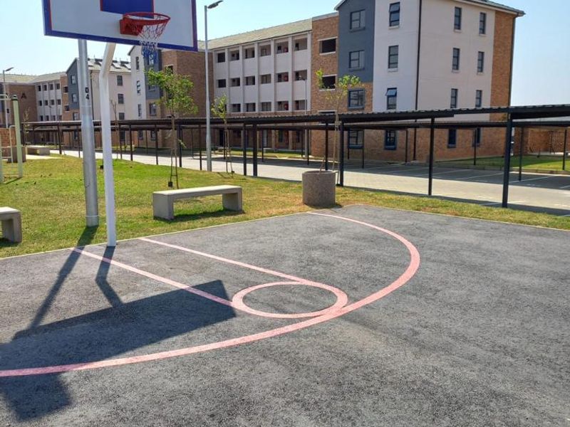 Eagles@Riverside- Riverside View Ground floor Apartment R 575 000 - Photo 2