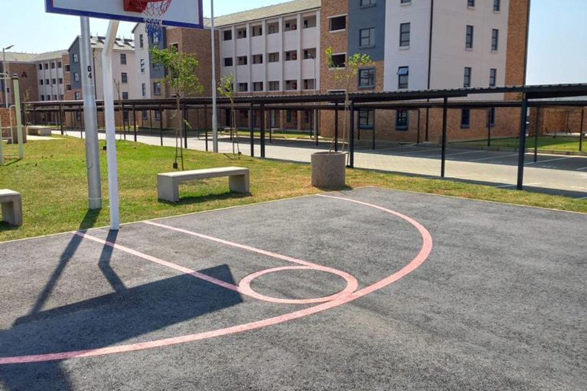 Eagles@Riverside- Riverside View Ground floor Apartment R 575 000 - Photo 2