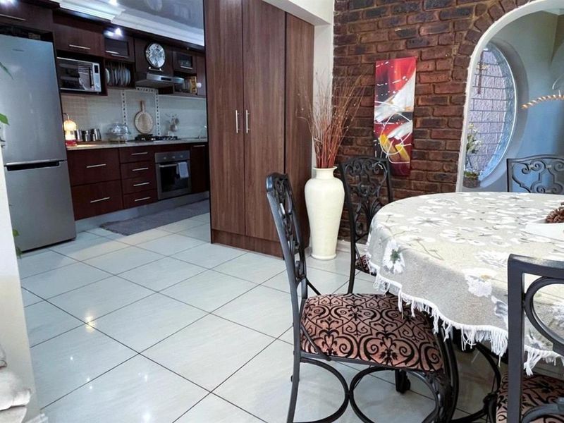 A Modern Sanctuary with Generous Space in Quiet Elandspark - Photo 10