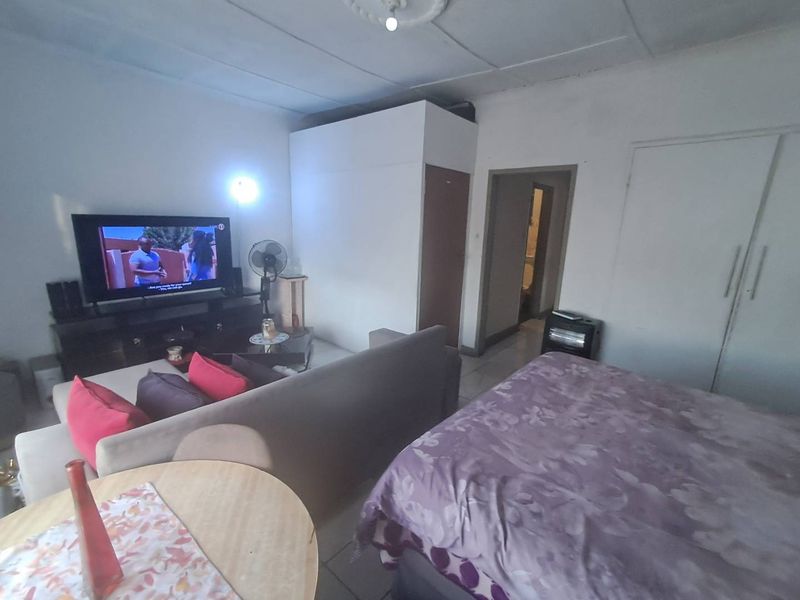 An Apartment  In Pretoria West - Photo 4