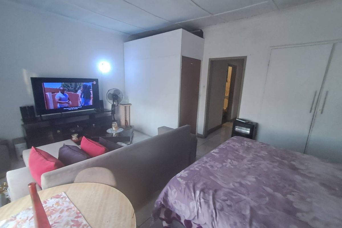 An Apartment  In Pretoria West - Photo 4