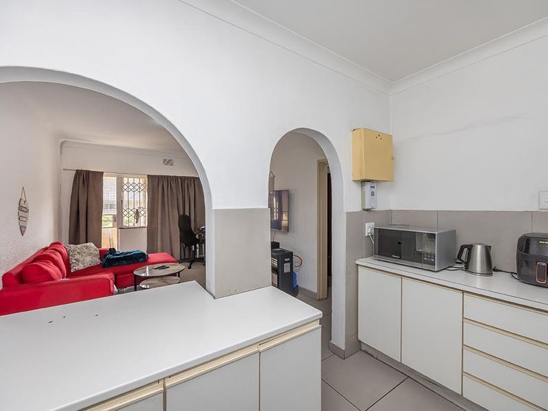 Modern 1 Bedroom Apartment with Balcony in Glenlily Parow - Photo 3