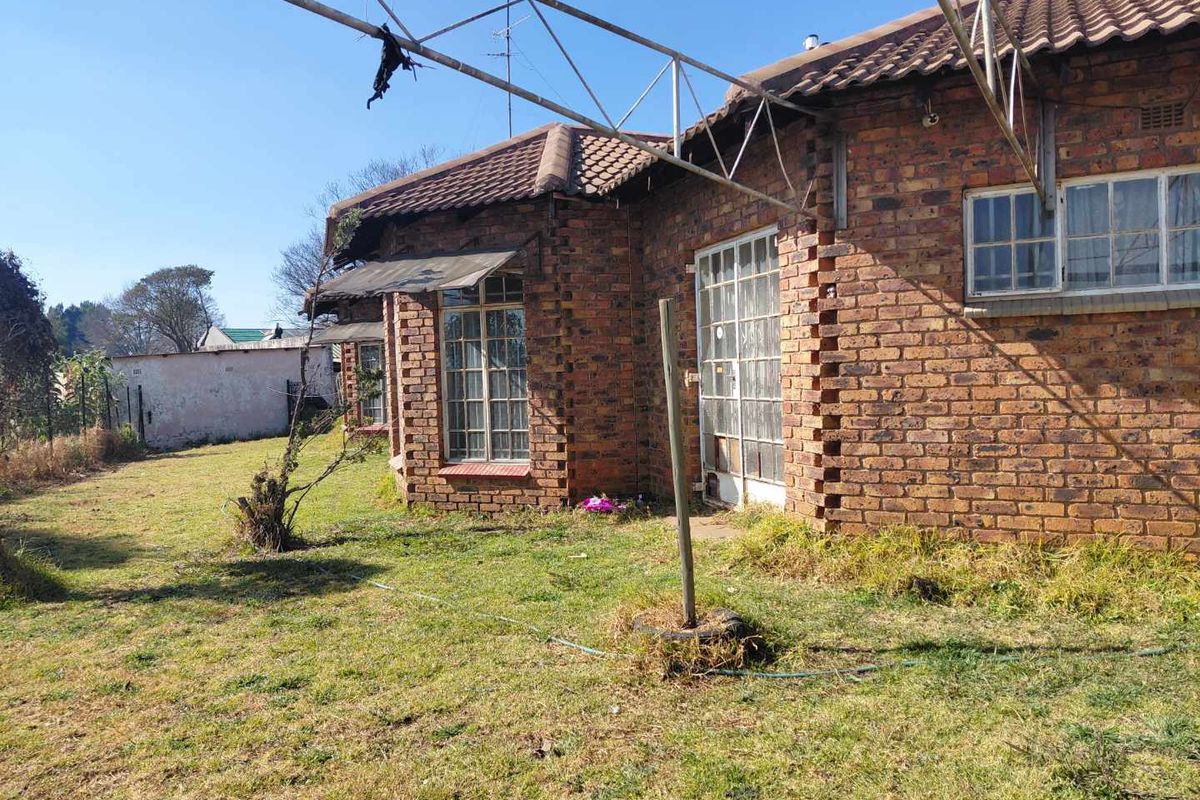 "Endless Possibilities on Pomona's 2.2 Acres!" - Photo 2