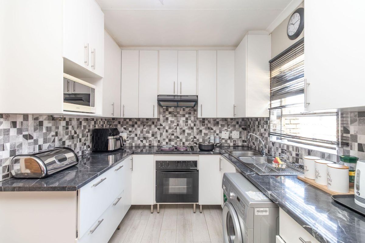 Your Perfect Family Retreat Awaits in Honeydew - Photo 5