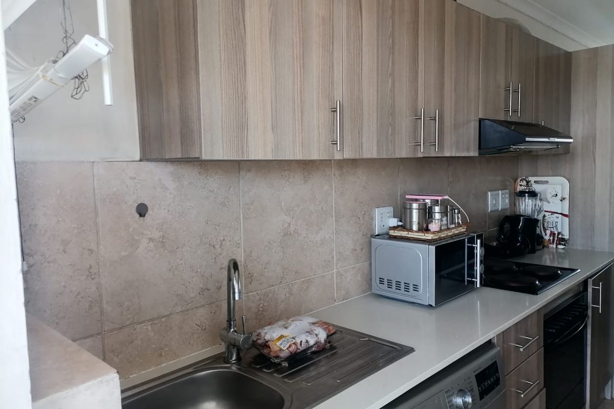 Modern 2 Bedroom Apartment - Photo 4