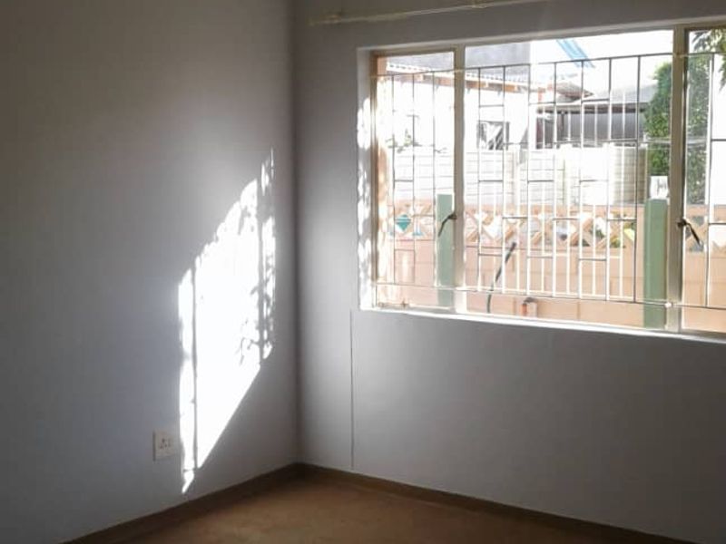 Charming Family Home for Sale in Cimbebasia – Windhoek - Photo 9