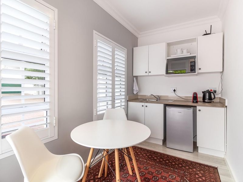 Bachelor's flat in Eden - Photo 2