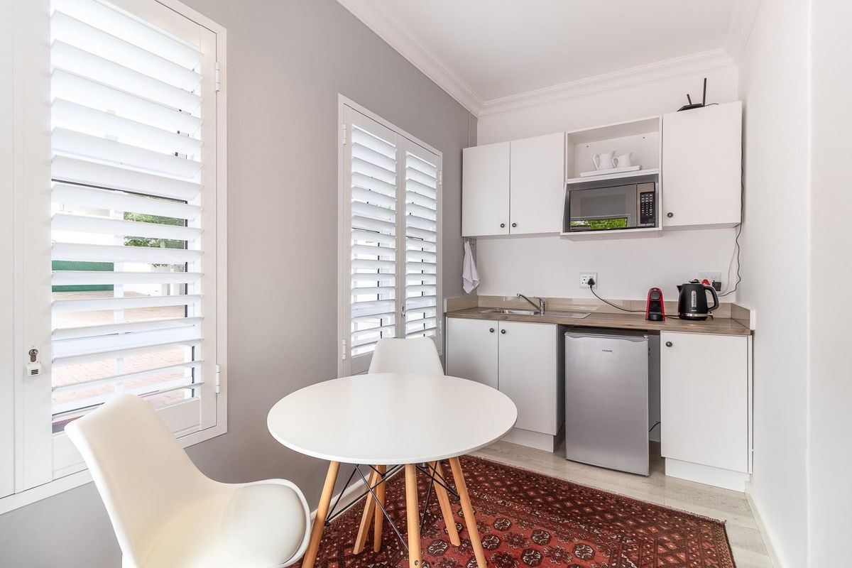 Bachelor's flat in Eden - Photo 2