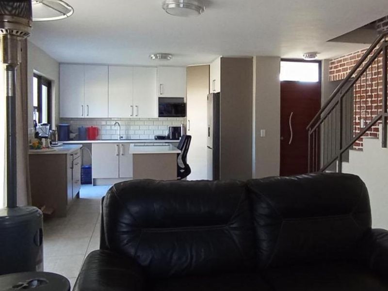 A home that reflects your success. - Photo 3