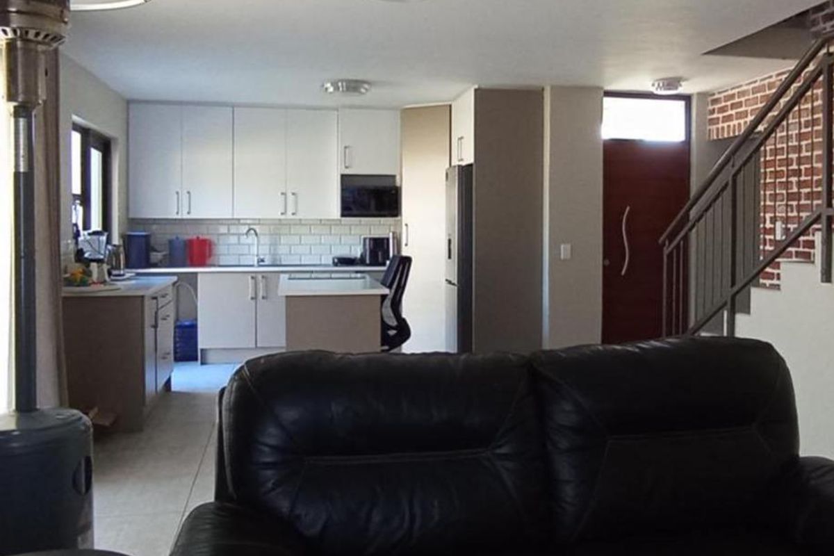 A home that reflects your success. - Photo 3