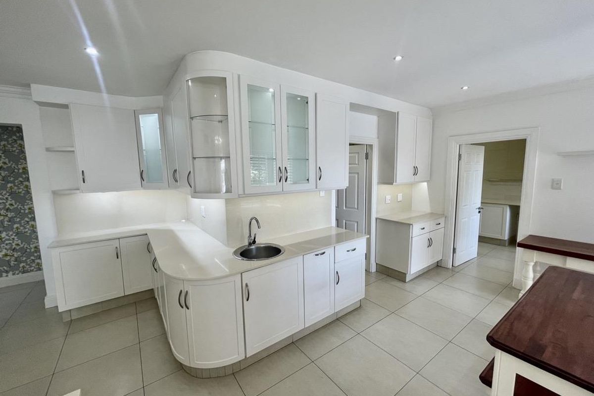 Hendra - Executive Luxury Rental in Exclusive La Lucia Estate - Photo 5