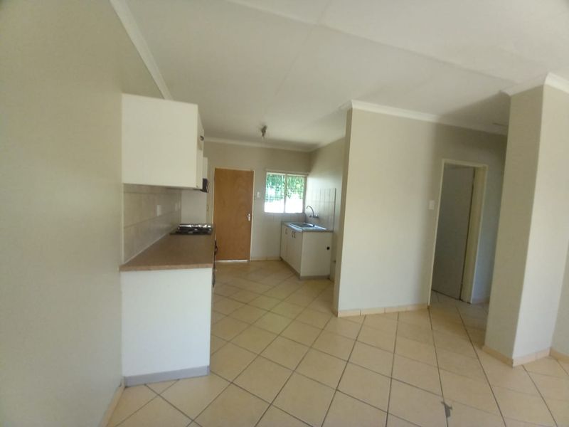 PIONIERSPARK EXT1 FOR SALE (TOWNHOUSE) - Photo 4