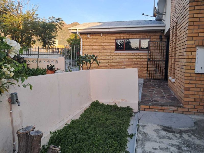 ELEGANT COASTAL RETREAT - Photo 9