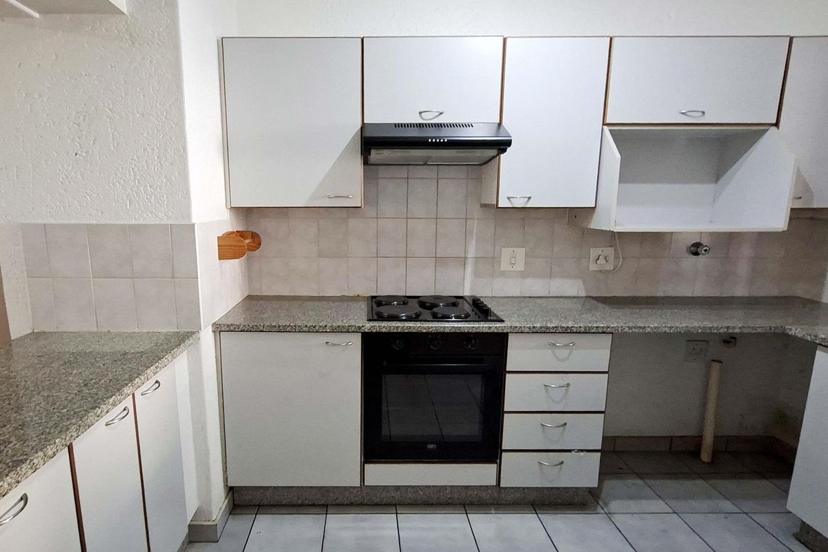 Spacious 3 bedroom, 2 bathroom, ground floor apartment available for sale in Bryanston - Photo 3