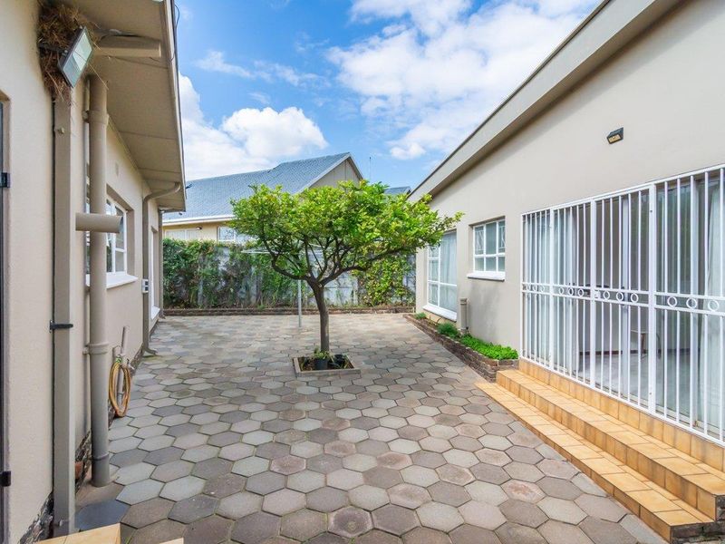 Stunning Family Home in Greenhills - Photo 6
