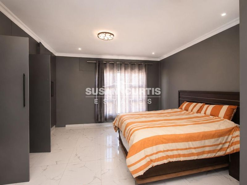 Luxury Family Living in Desert Park - Photo 5